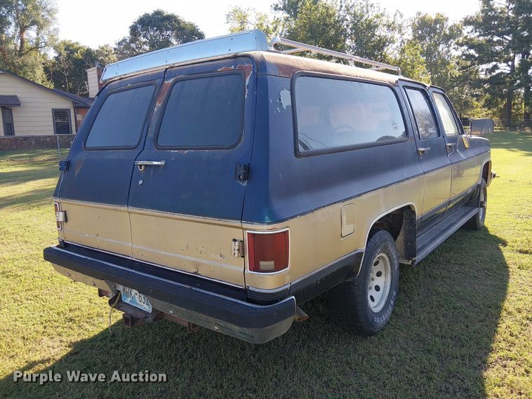 image for item DJ7850 1989 Chevrolet Suburban SUV