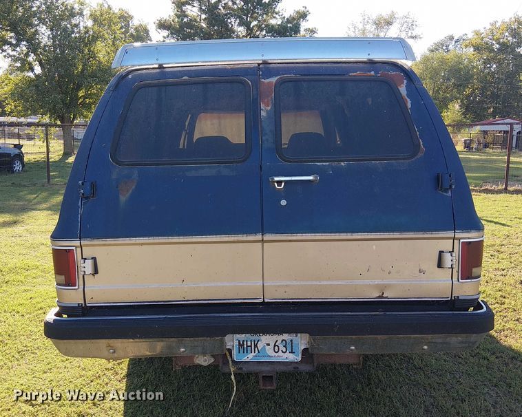 image for item DJ7850 1989 Chevrolet Suburban SUV