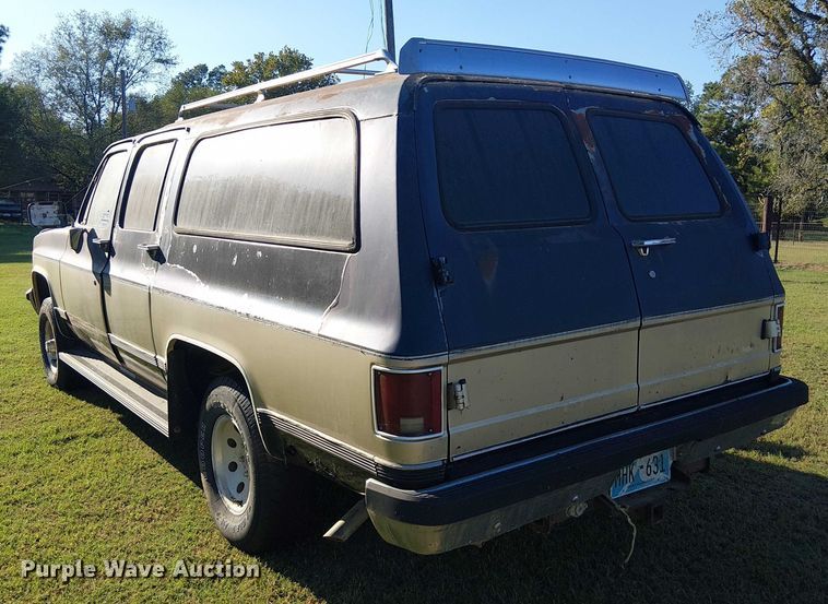 image for item DJ7850 1989 Chevrolet Suburban SUV