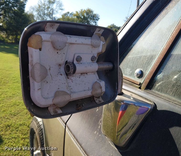 image for item DJ7850 1989 Chevrolet Suburban SUV