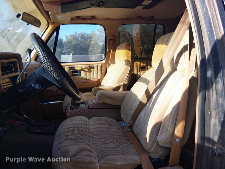 image for item DJ7850 1989 Chevrolet Suburban SUV