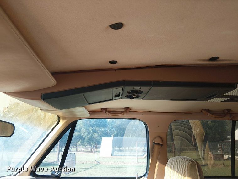 image for item DJ7850 1989 Chevrolet Suburban SUV