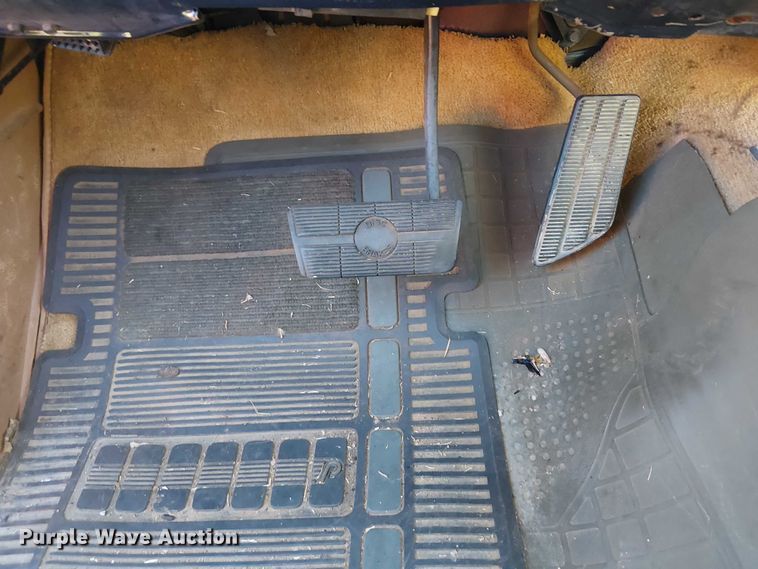 image for item DJ7850 1989 Chevrolet Suburban SUV