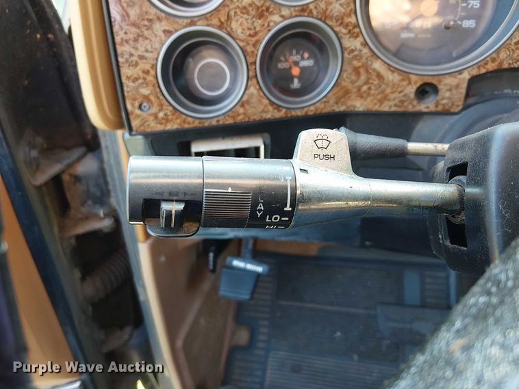 image for item DJ7850 1989 Chevrolet Suburban SUV