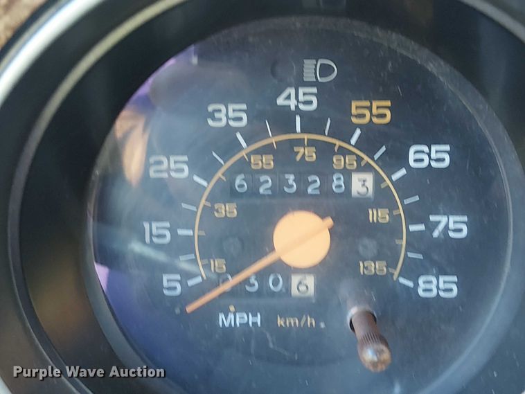 image for item DJ7850 1989 Chevrolet Suburban SUV