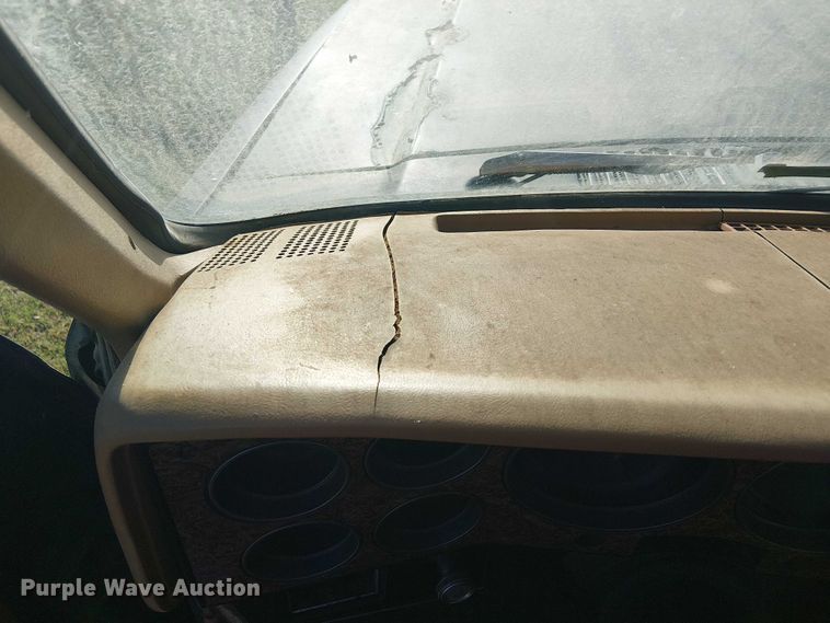 image for item DJ7850 1989 Chevrolet Suburban SUV