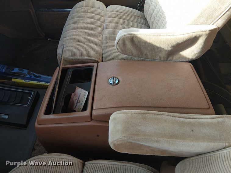 image for item DJ7850 1989 Chevrolet Suburban SUV