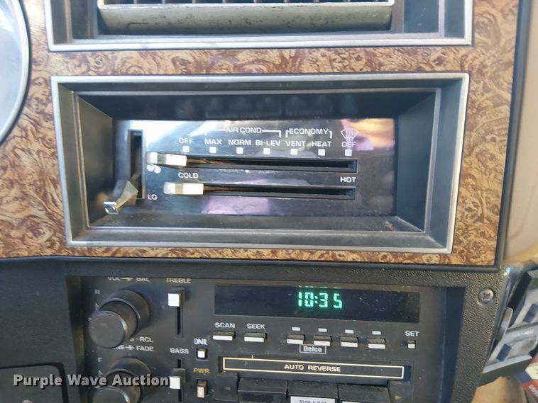 image for item DJ7850 1989 Chevrolet Suburban SUV