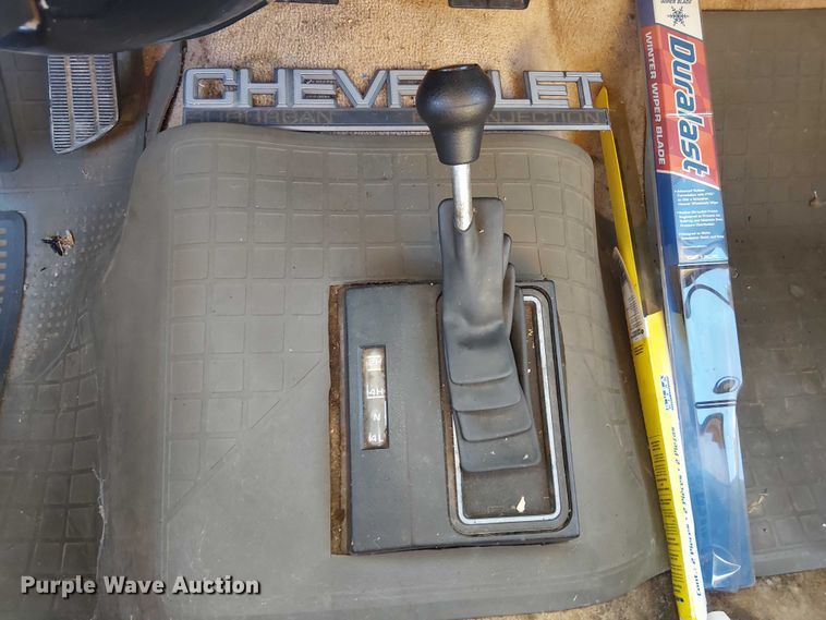 image for item DJ7850 1989 Chevrolet Suburban SUV