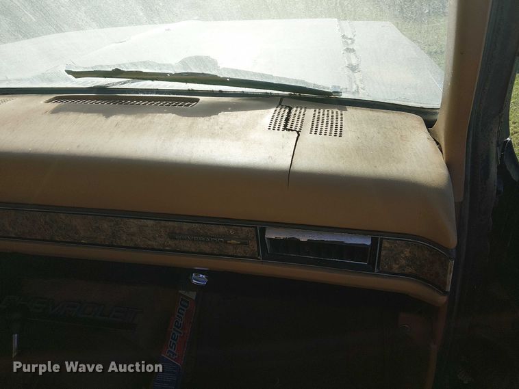 image for item DJ7850 1989 Chevrolet Suburban SUV