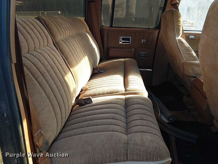 image for item DJ7850 1989 Chevrolet Suburban SUV