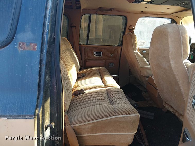image for item DJ7850 1989 Chevrolet Suburban SUV