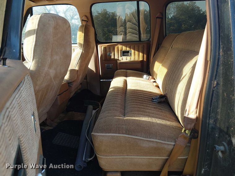 image for item DJ7850 1989 Chevrolet Suburban SUV