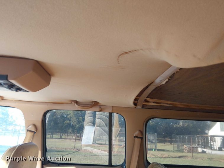 image for item DJ7850 1989 Chevrolet Suburban SUV