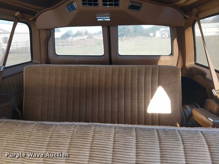 image for item DJ7850 1989 Chevrolet Suburban SUV