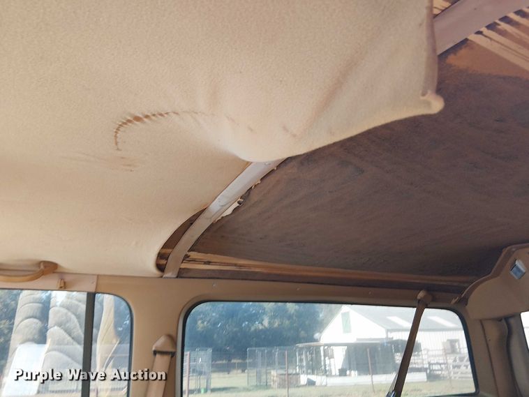 image for item DJ7850 1989 Chevrolet Suburban SUV