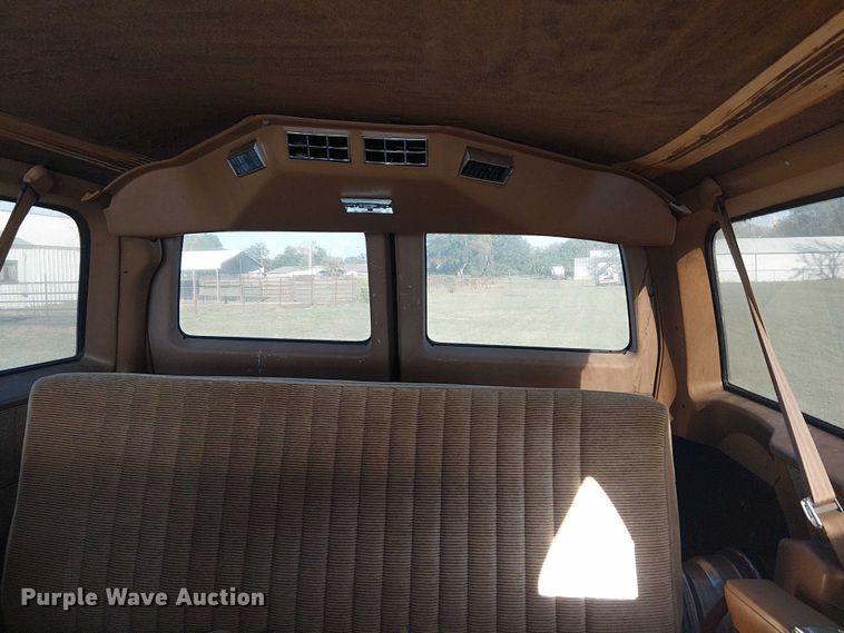 image for item DJ7850 1989 Chevrolet Suburban SUV