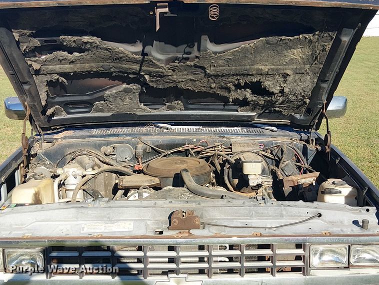 image for item DJ7850 1989 Chevrolet Suburban SUV