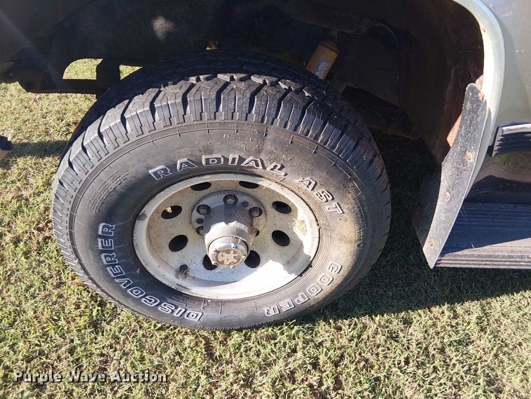 image for item DJ7850 1989 Chevrolet Suburban SUV