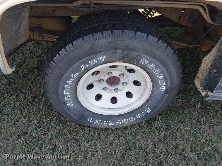 image for item DJ7850 1989 Chevrolet Suburban SUV