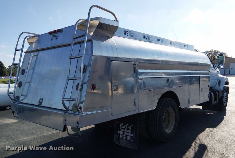 image for item DJ7856 2000 GMC C7500 fuel truck