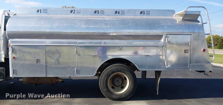 image for item DJ7856 2000 GMC C7500 fuel truck