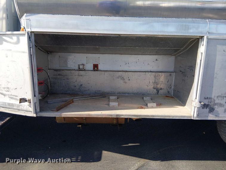 image for item DJ7856 2000 GMC C7500 fuel truck