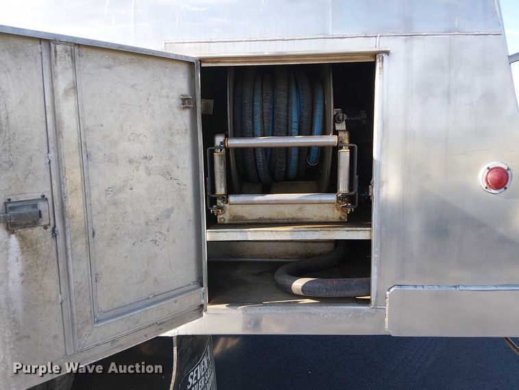 image for item DJ7856 2000 GMC C7500 fuel truck