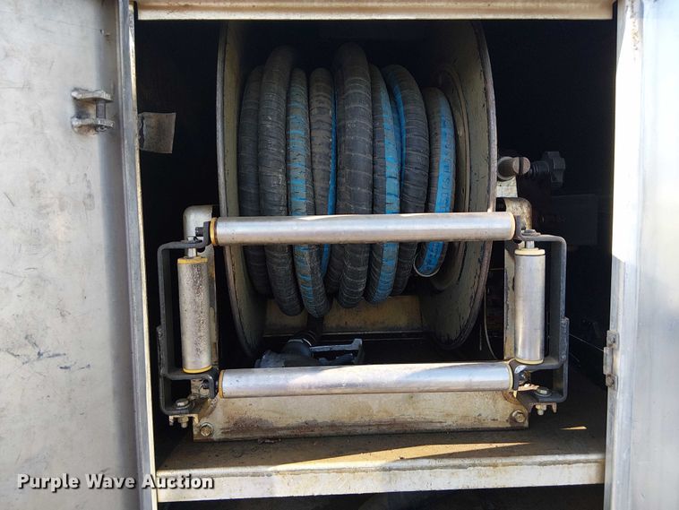 image for item DJ7856 2000 GMC C7500 fuel truck