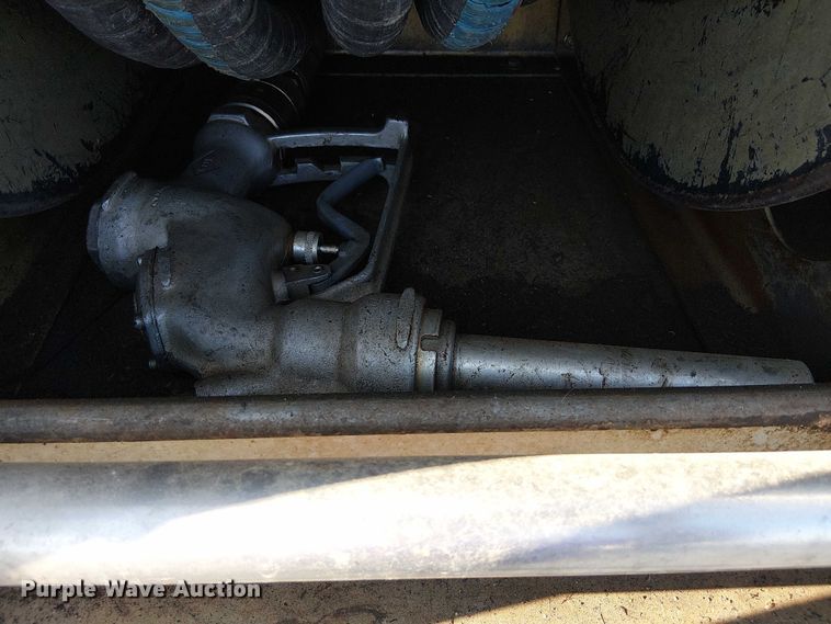 image for item DJ7856 2000 GMC C7500 fuel truck