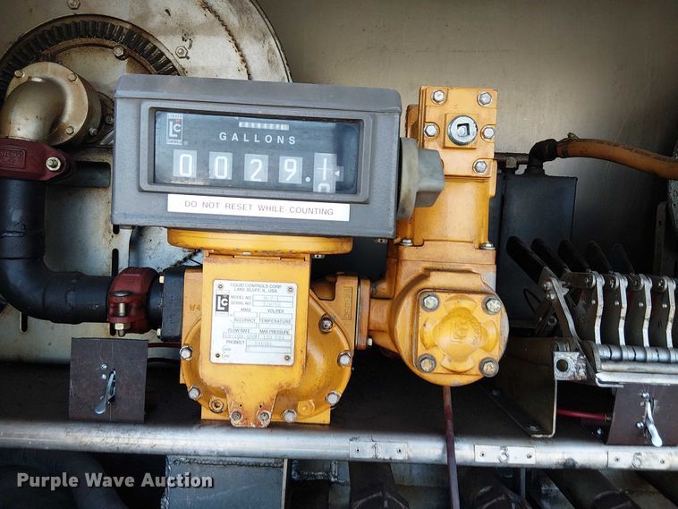 image for item DJ7856 2000 GMC C7500 fuel truck