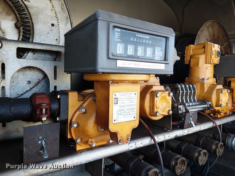 image for item DJ7856 2000 GMC C7500 fuel truck