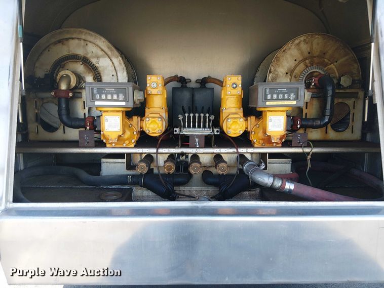 image for item DJ7856 2000 GMC C7500 fuel truck