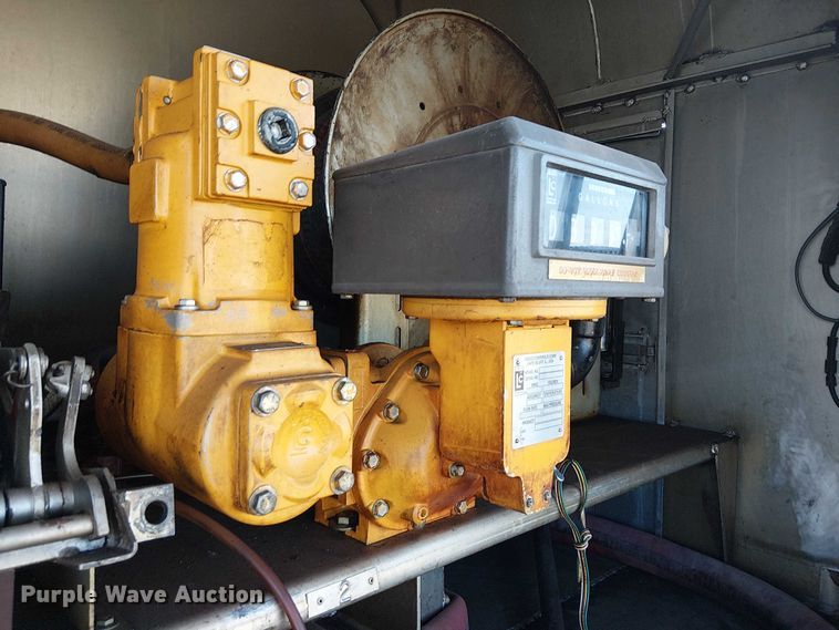 image for item DJ7856 2000 GMC C7500 fuel truck