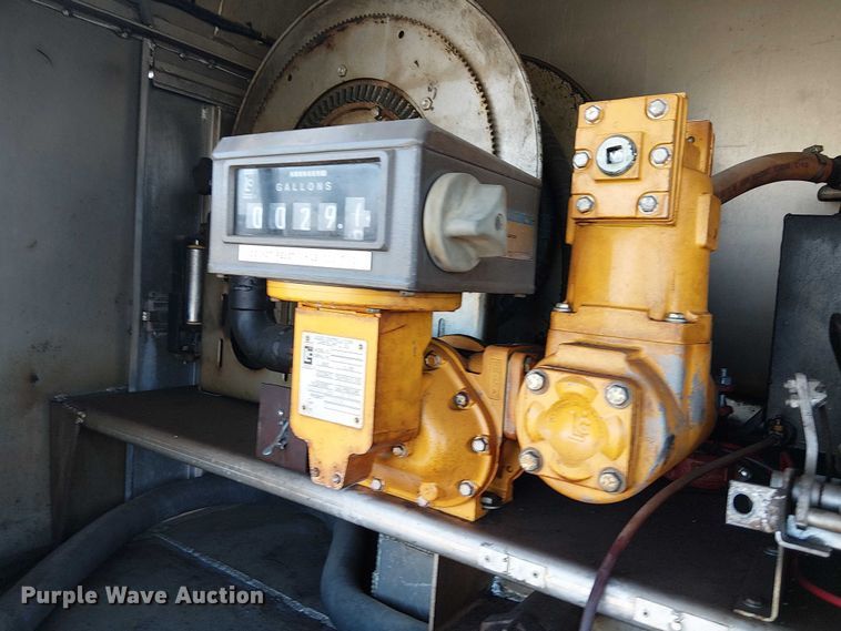 image for item DJ7856 2000 GMC C7500 fuel truck