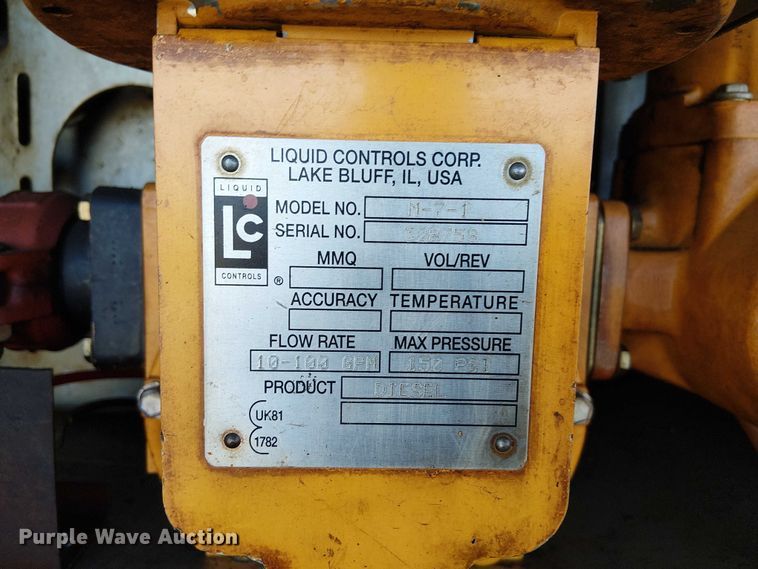 image for item DJ7856 2000 GMC C7500 fuel truck