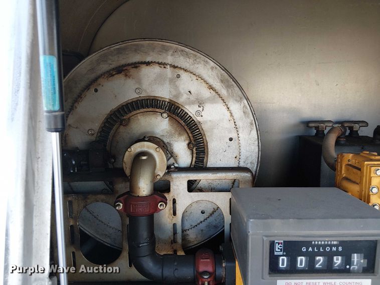 image for item DJ7856 2000 GMC C7500 fuel truck