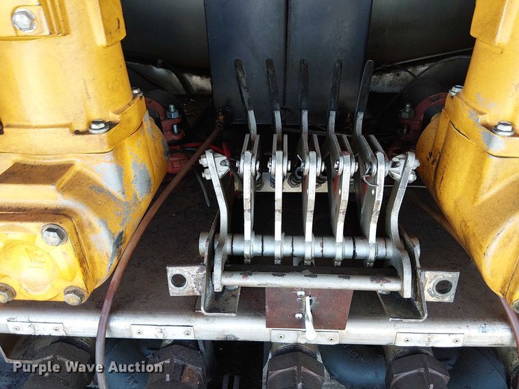 image for item DJ7856 2000 GMC C7500 fuel truck