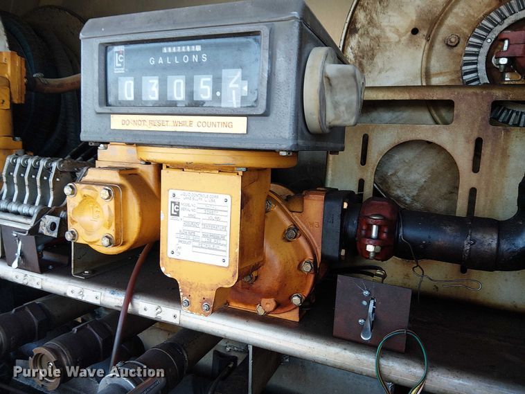 image for item DJ7856 2000 GMC C7500 fuel truck