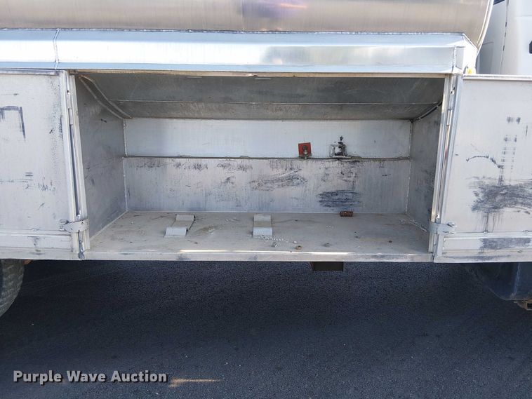 image for item DJ7856 2000 GMC C7500 fuel truck