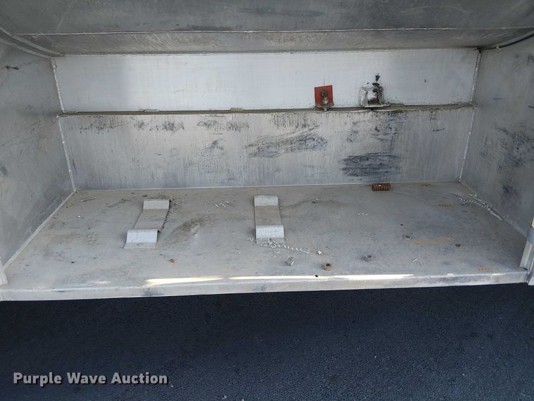 image for item DJ7856 2000 GMC C7500 fuel truck