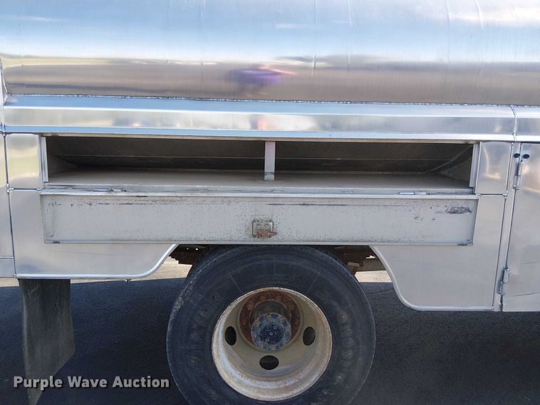 image for item DJ7856 2000 GMC C7500 fuel truck