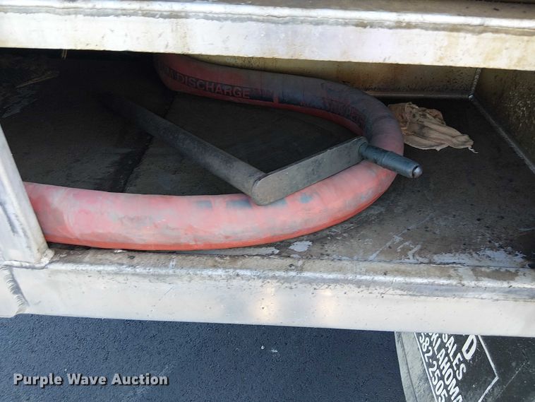 image for item DJ7856 2000 GMC C7500 fuel truck