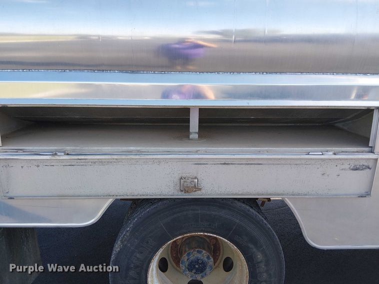 image for item DJ7856 2000 GMC C7500 fuel truck