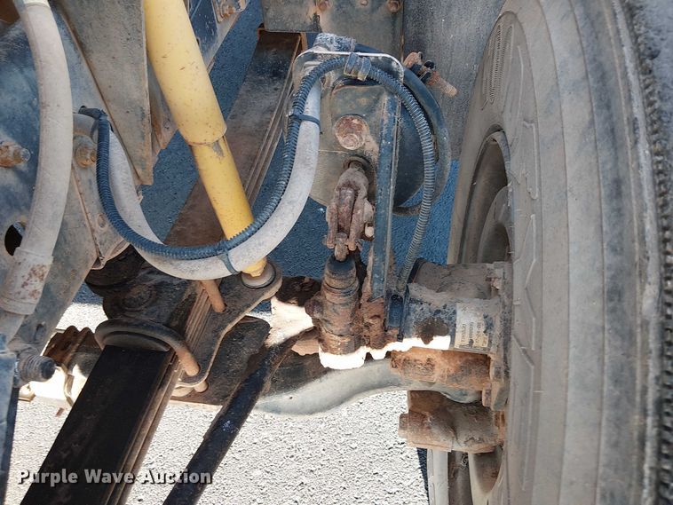 image for item DJ7856 2000 GMC C7500 fuel truck