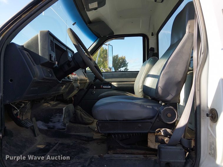 image for item DJ7856 2000 GMC C7500 fuel truck