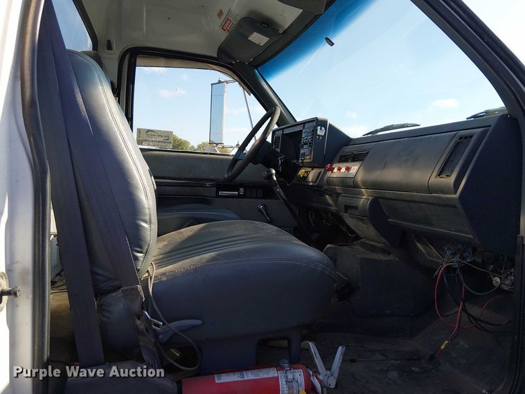 image for item DJ7856 2000 GMC C7500 fuel truck