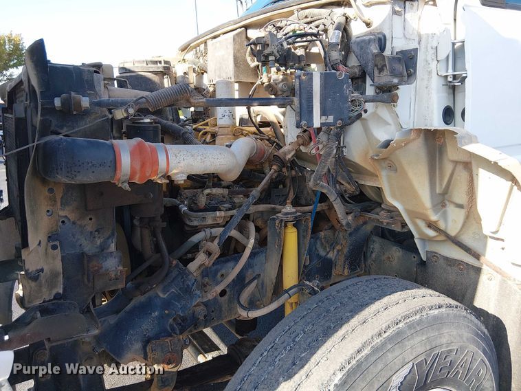 image for item DJ7856 2000 GMC C7500 fuel truck