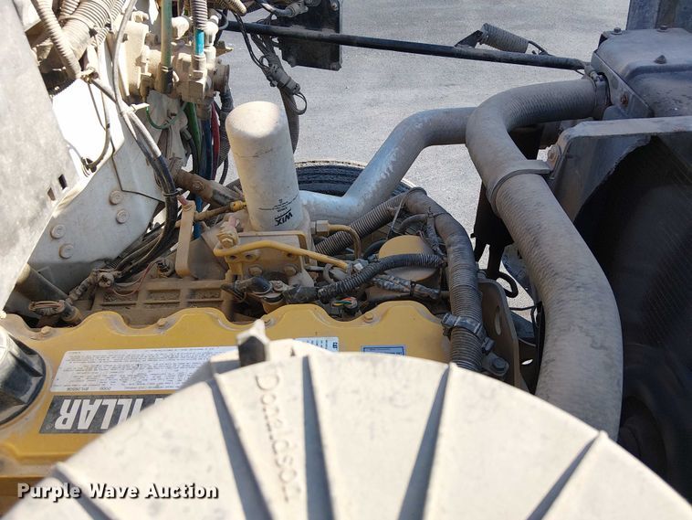 image for item DJ7856 2000 GMC C7500 fuel truck