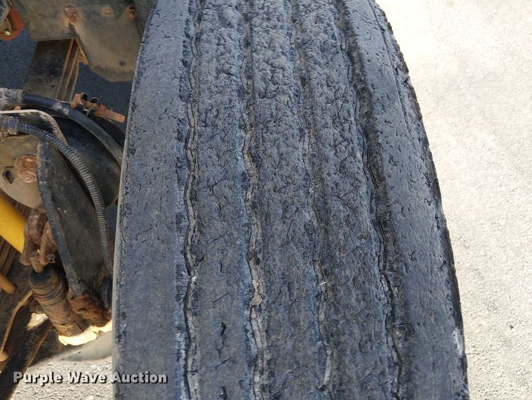 image for item DJ7856 2000 GMC C7500 fuel truck